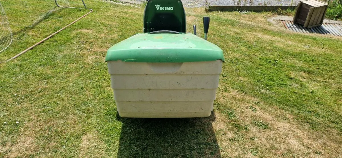 Ride on mower - Image 1
