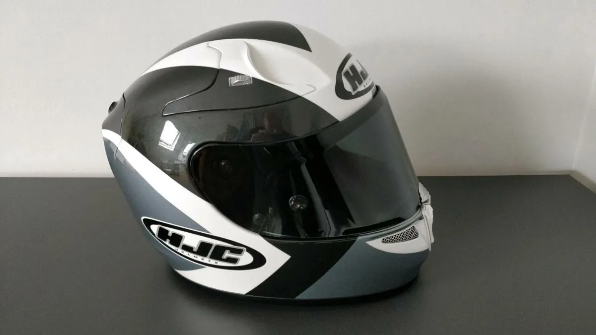 HJC RPHA 10 Plus Motorbike Helmet - Image 2