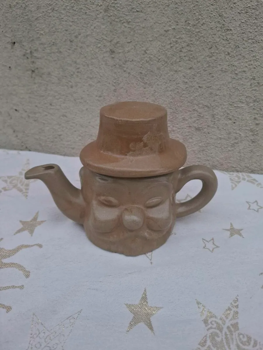 Funny novelty tea pot postage possible