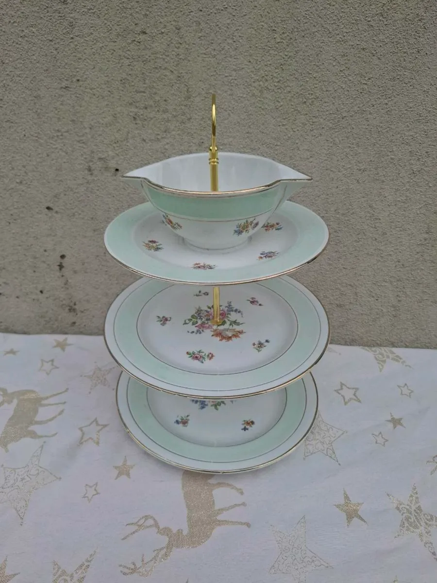 Light green floral cake stand postage possible