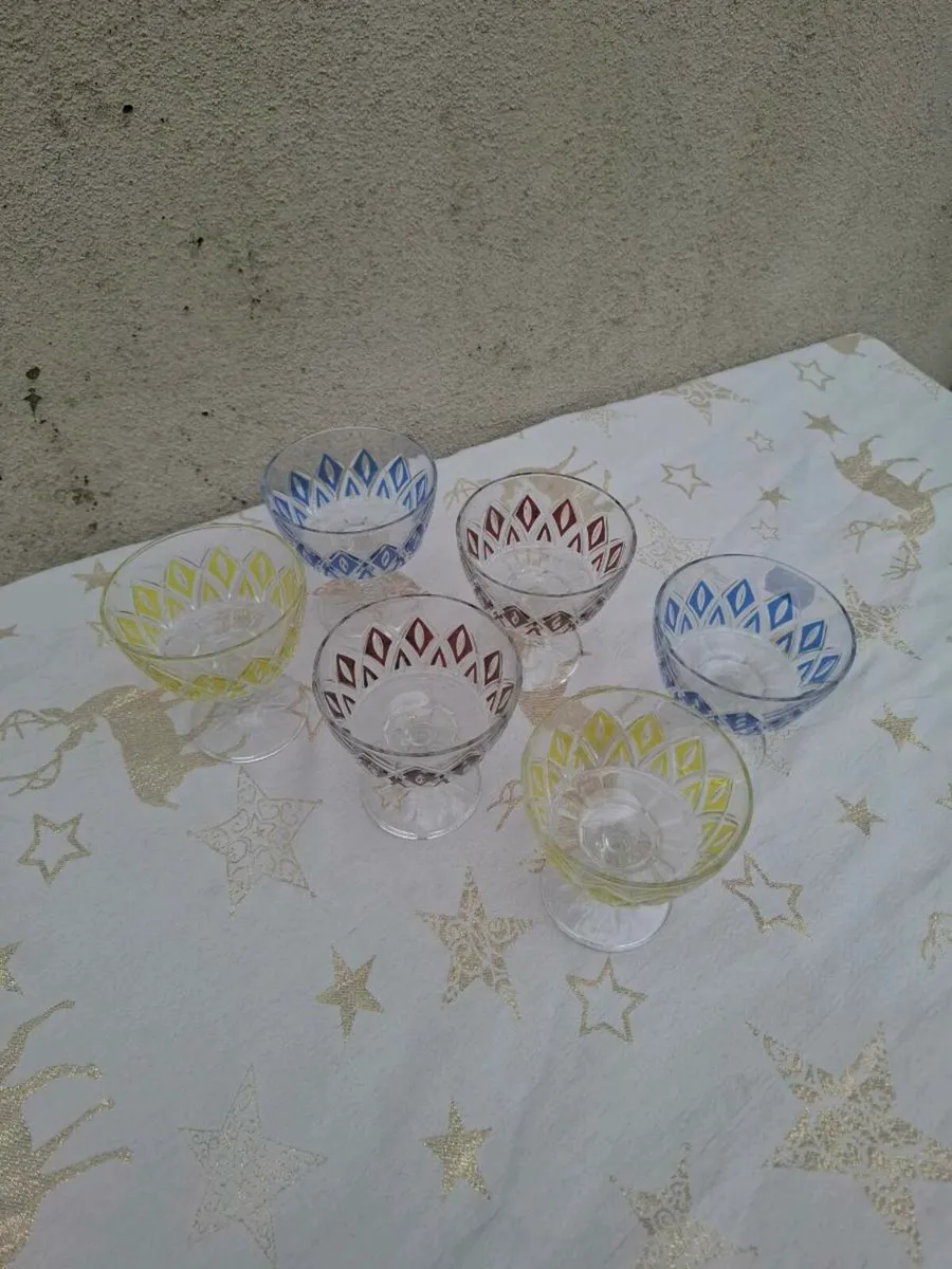 6 vintage champagne glasses - Image 2