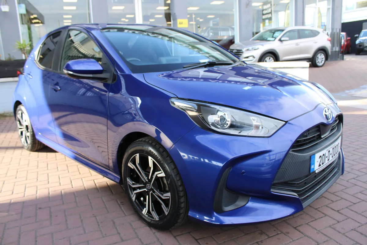 TOYOTA YARIS 1.0i SPORTS  5DR HATCHBACK AUTO // ST - Image 2