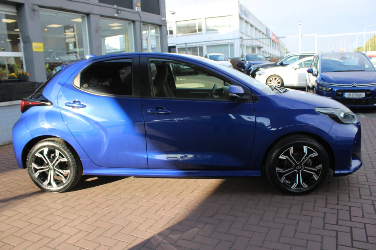 TOYOTA YARIS 1.0i SPORTS  5DR HATCHBACK AUTO // ST - Image 3