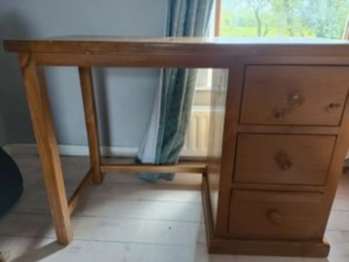 Desk - Image 2