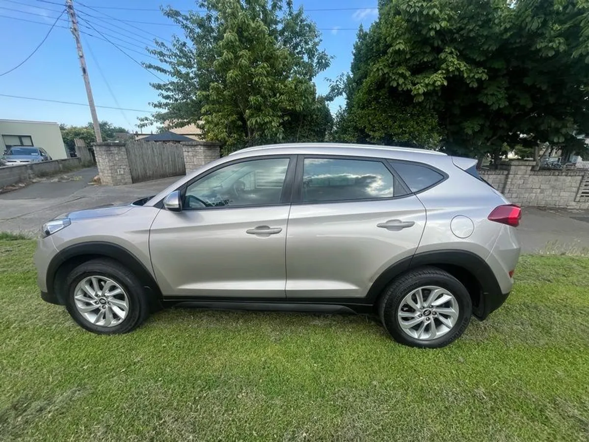 2016 Hyundai Tucson Executive (LOW MILAGE) - Image 2