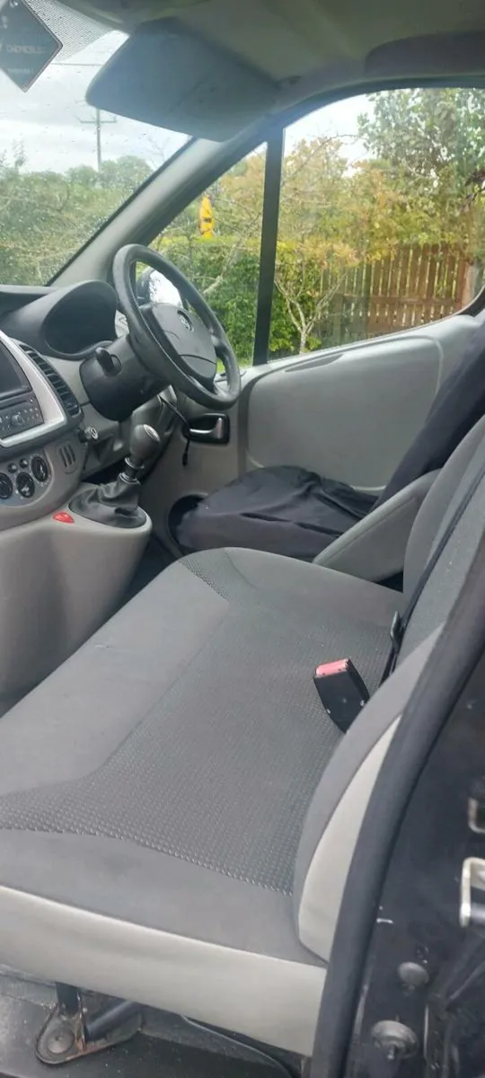 Crew cab van - Image 3