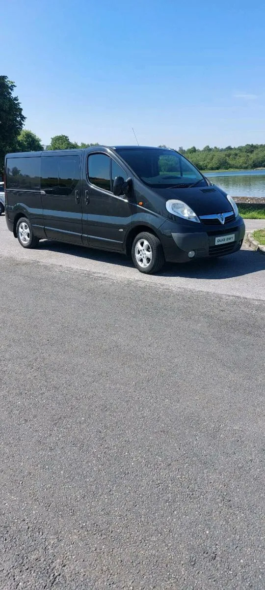 Crew cab van - Image 1