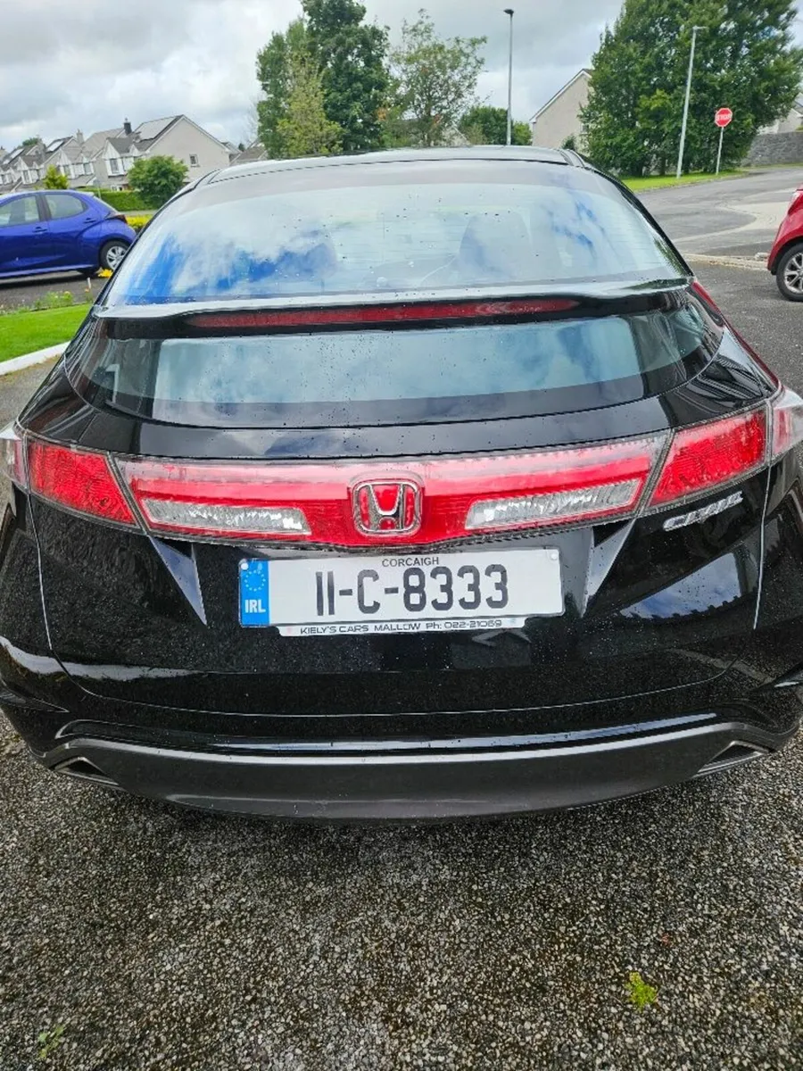 Honda Civic 2011 - Image 2