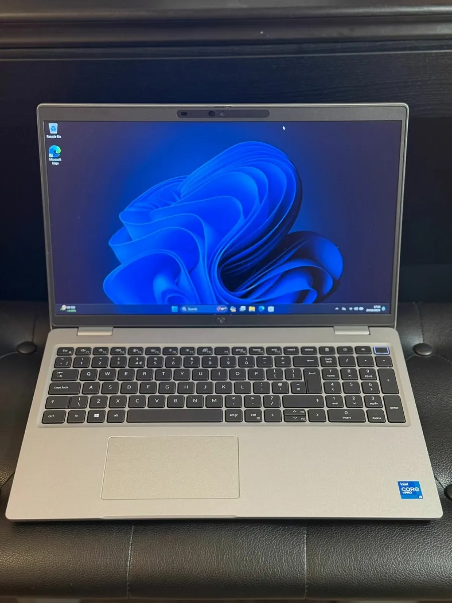 Dell Latitude 5520 Laptop i5/16GB/256SSD/FHD Touch - Image 1