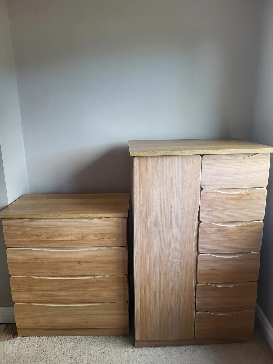 Chest of drawers - Image 1