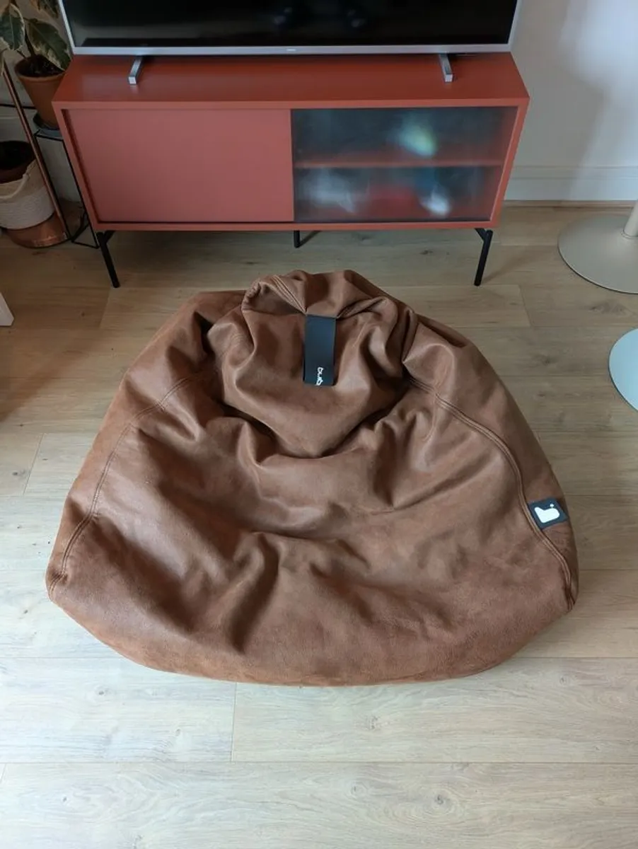 Faux Leather Bean Bag + VASAGLE Coffee Table - Image 4