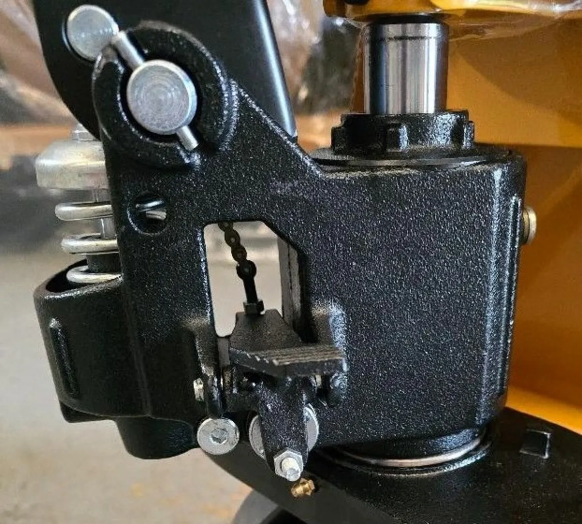 Pallet Trucks For Sale - New 2.5 Ton - Image 3