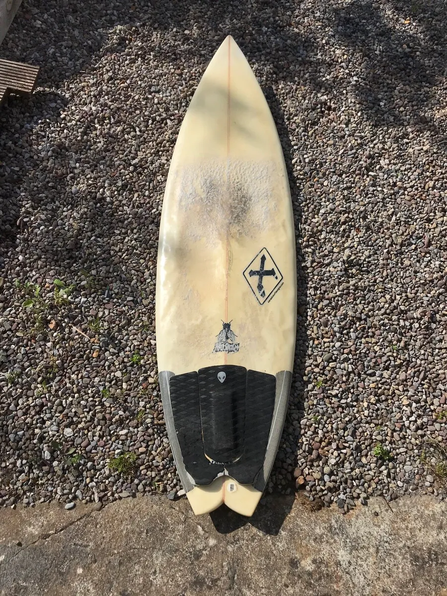 Xanadu moskah surfboard 6’0 - Image 1