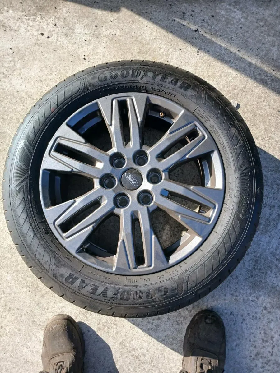 New ford custom alloy wheels - Image 1