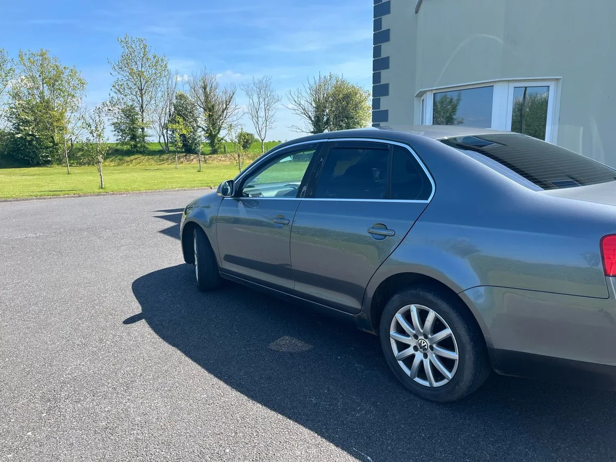 VW Jetta 09 - Image 2