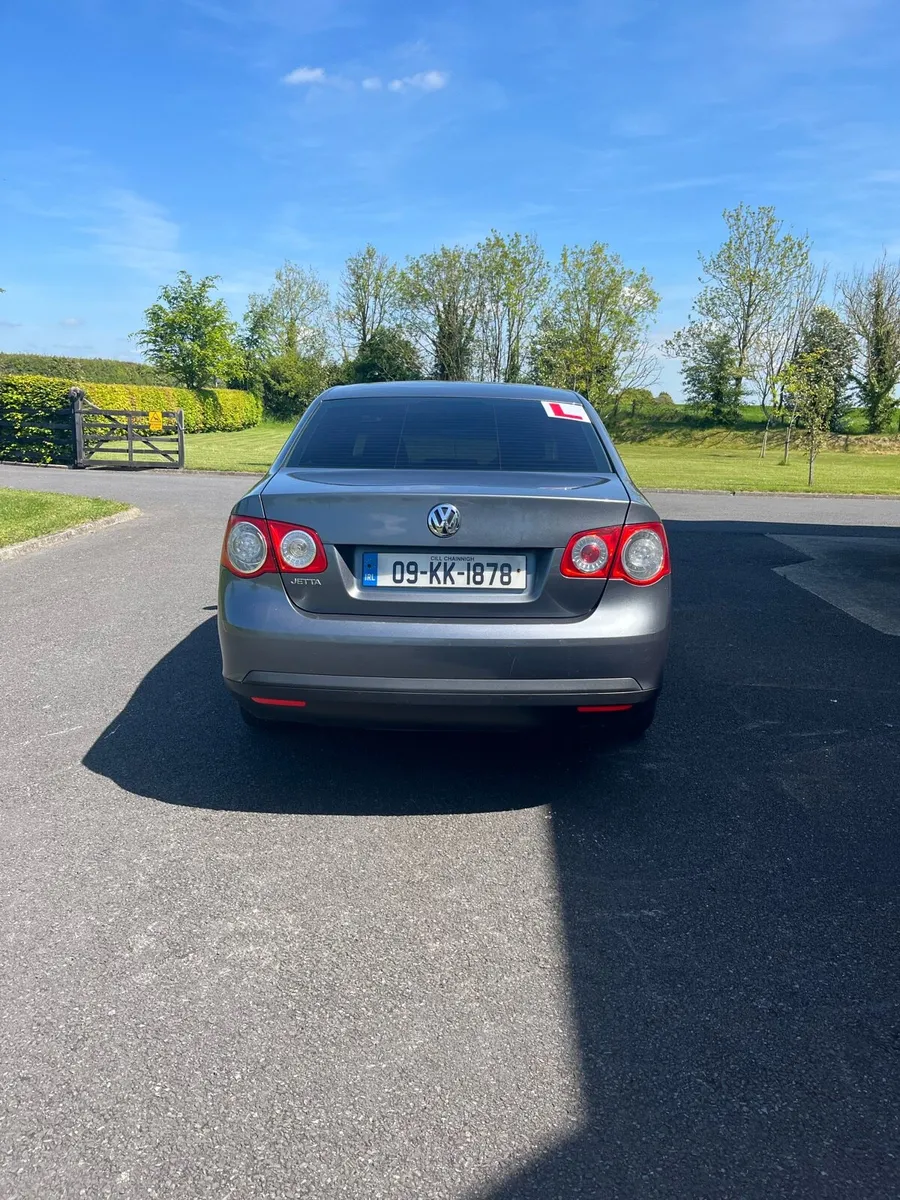 VW Jetta 09 - Image 3