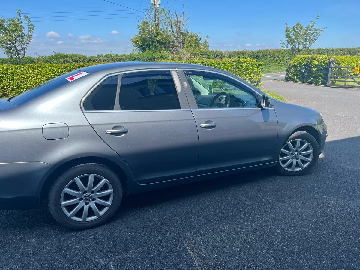 VW Jetta 09 - Image 4