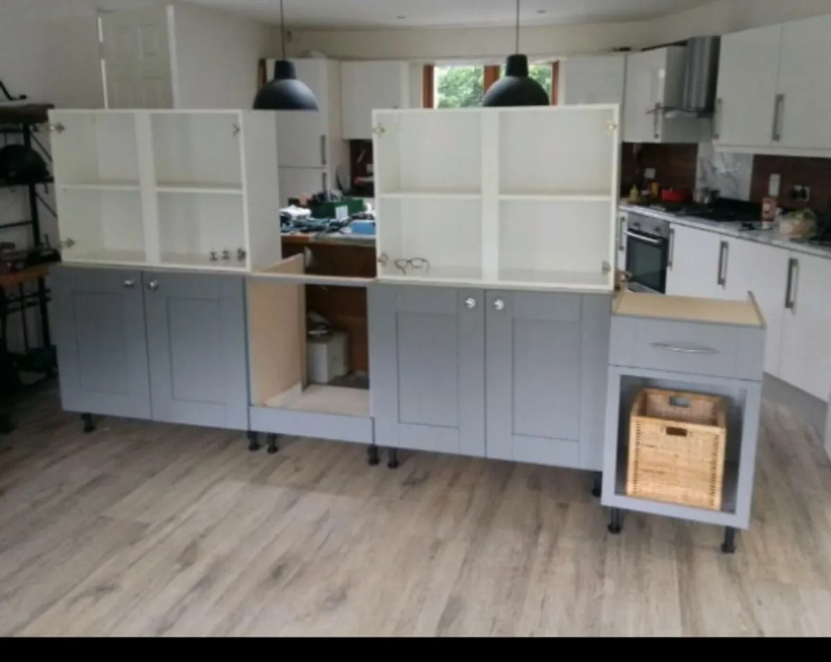 Grey kitchen - Image 1