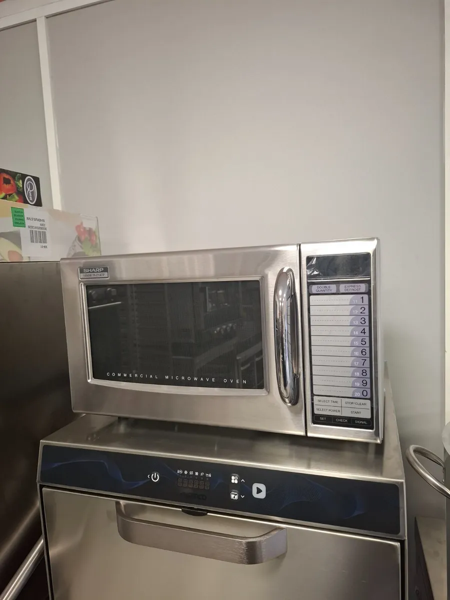 Sharp R-21-AT Commercial Microwave 1000W - Image 1