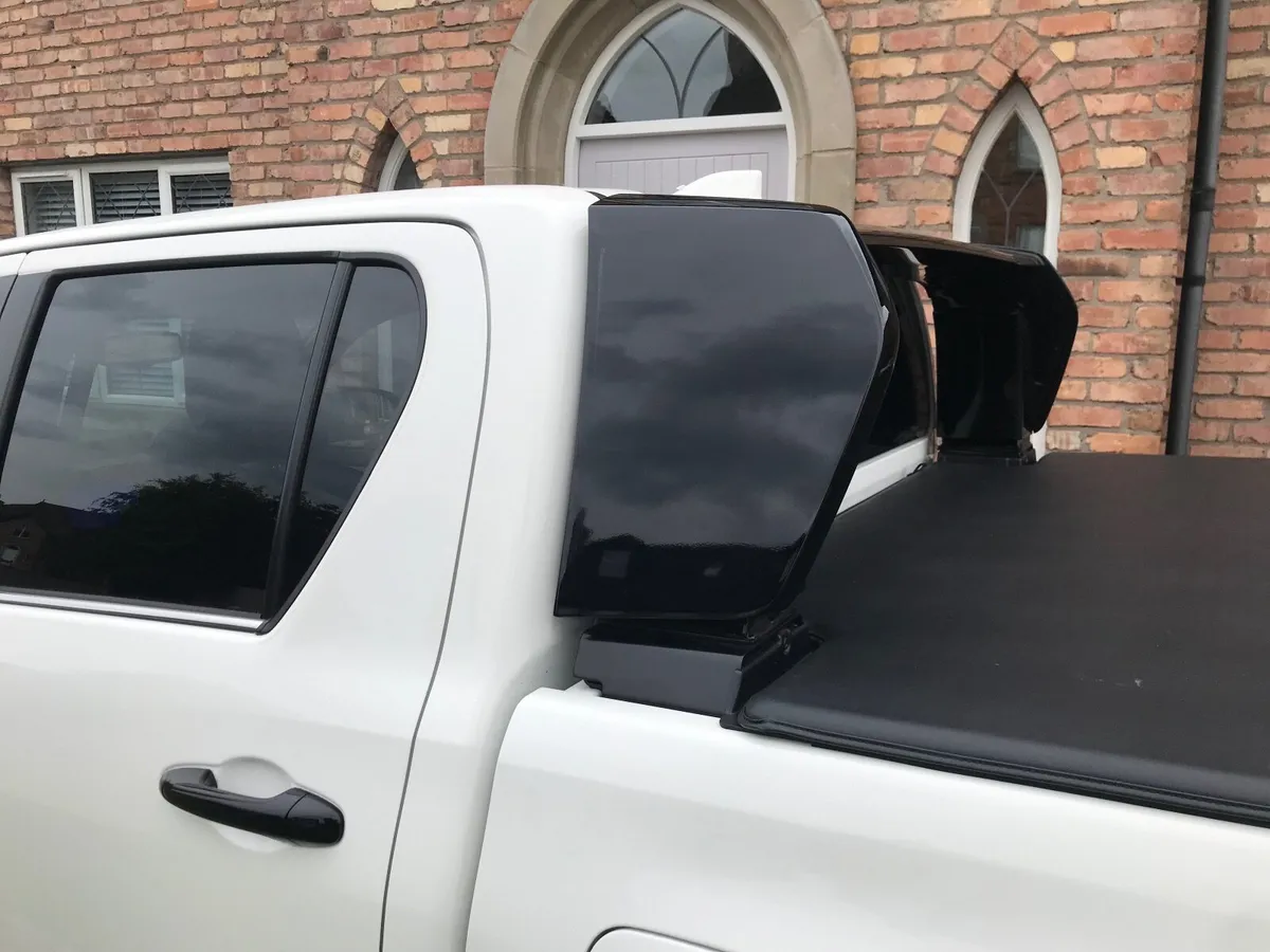 2025  TOYOTA HILUX GR 2  AUTO /  DELIVERY MILEAGE - Image 2