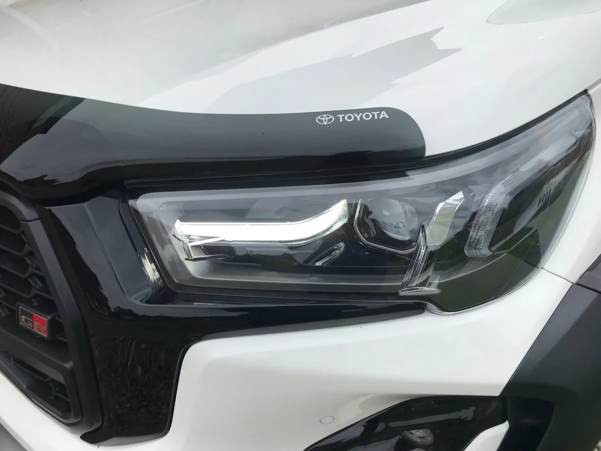 2025  TOYOTA HILUX GR 2  AUTO /  DELIVERY MILEAGE - Image 3