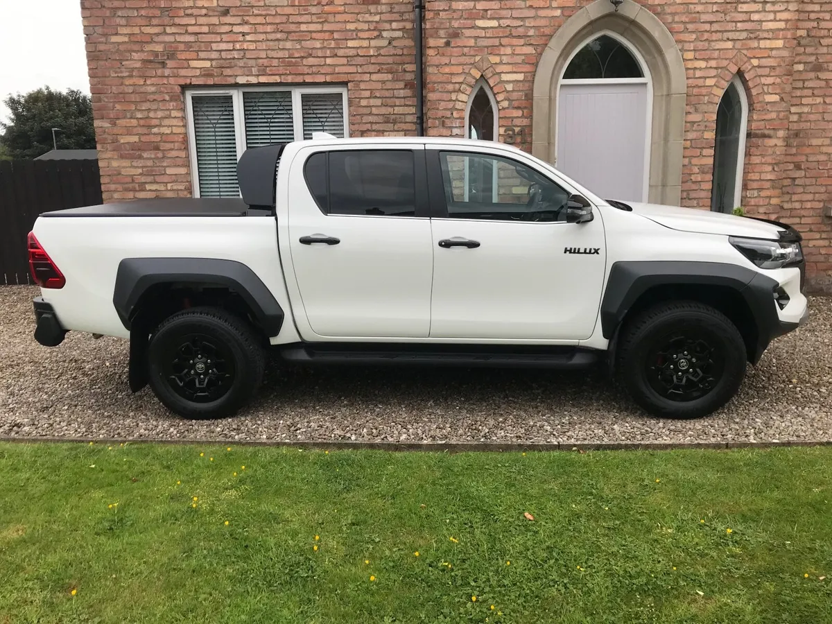 2025  TOYOTA HILUX GR 2  AUTO /  DELIVERY MILEAGE - Image 1