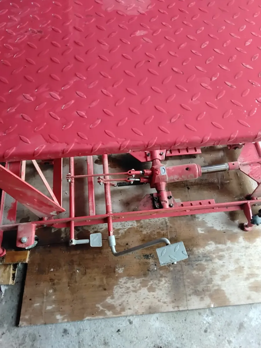 Motorcycle Lift - Image 1