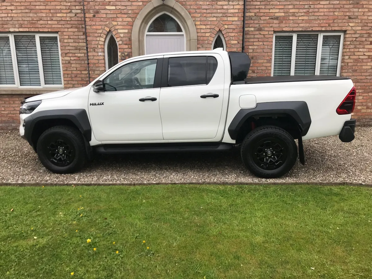 2025  TOYOTA HILUX GR 2  AUTO /  DELIVERY MILEAGE - Image 1
