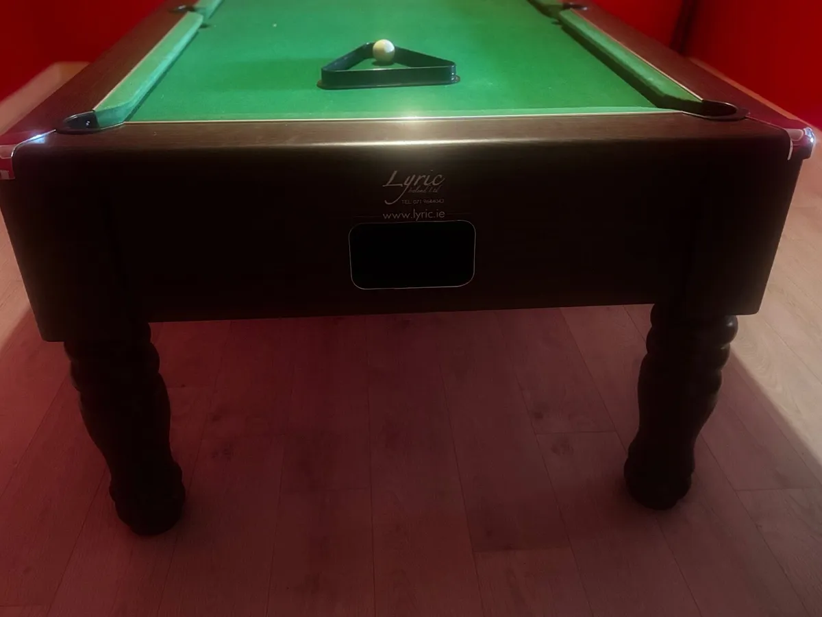 Pool table - Image 1