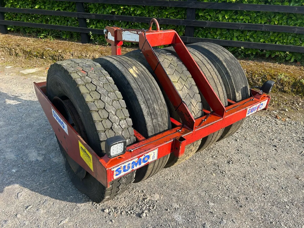 Sumo tyre packer - Image 1