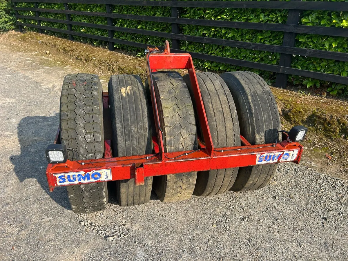Sumo tyre packer - Image 2