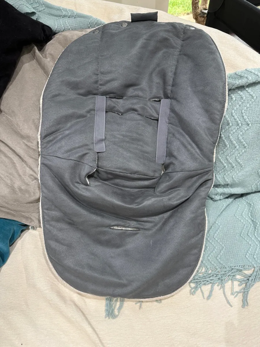 Walaboo universal car seat foot muff in Swords - Image 2