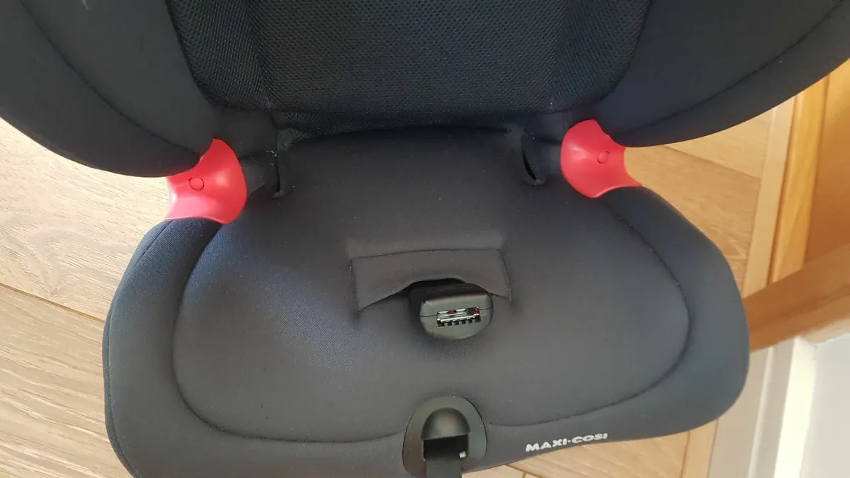 Maxi Cozy Titan + car seat BRAND NEW - Image 4