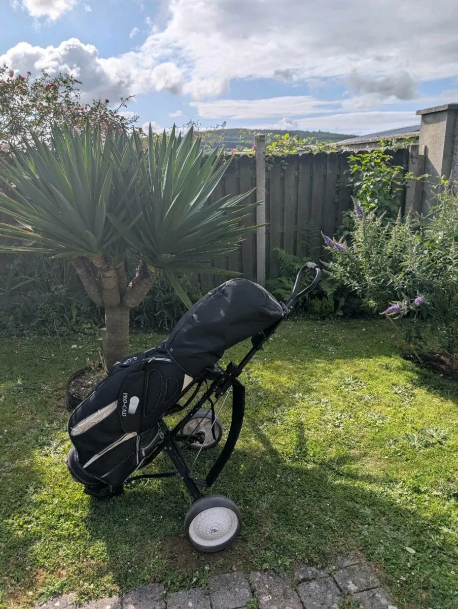 Golf clubs & trolley - Image 4