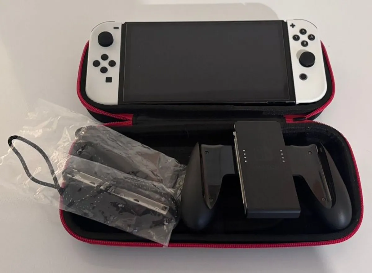 Nintendo Switch Oled - Image 3