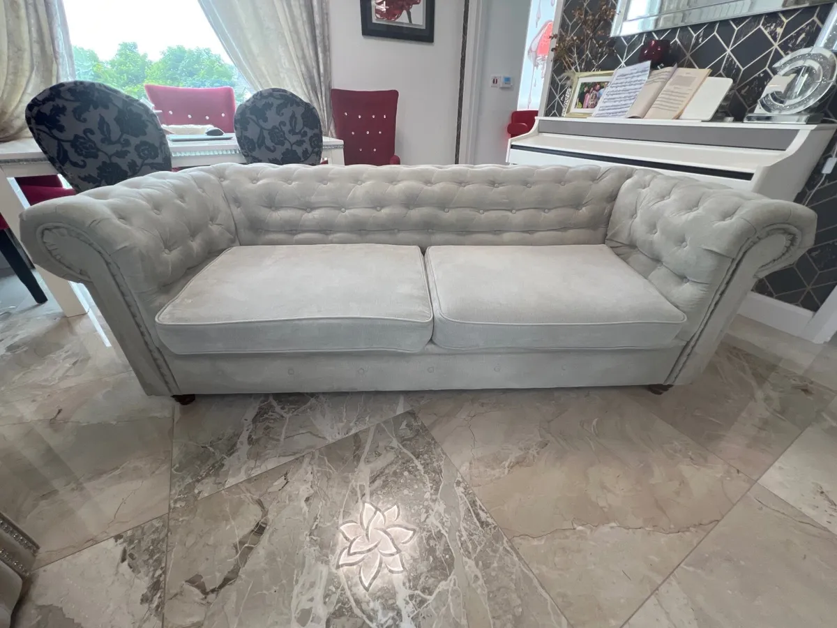Chesterfield 3 seats sofa - Image 2