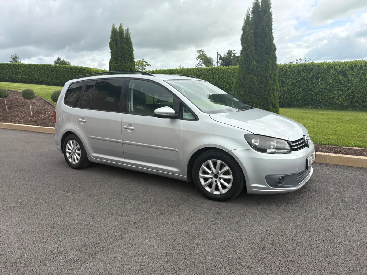 Volkswagen Touran 2011 - Image 2