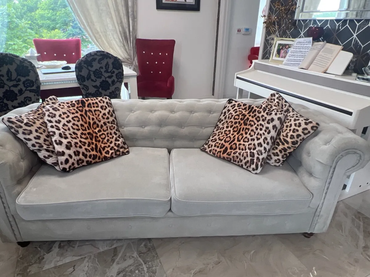 Chesterfield 3 seats sofa - Image 3