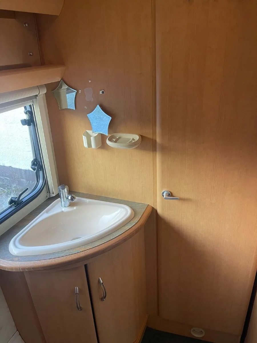 2 birth Caravan - Image 3