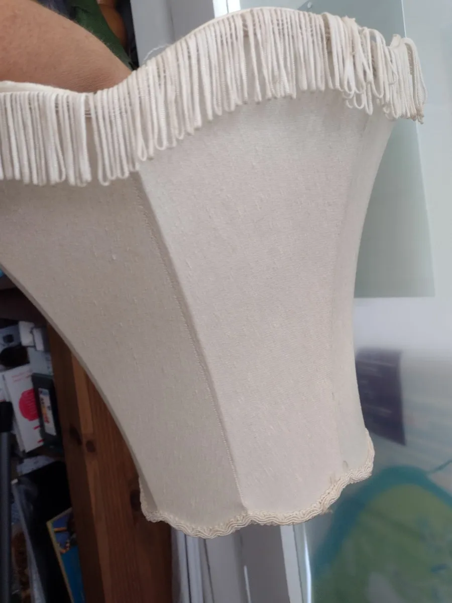 Beige lamp shade with fringe - Image 3