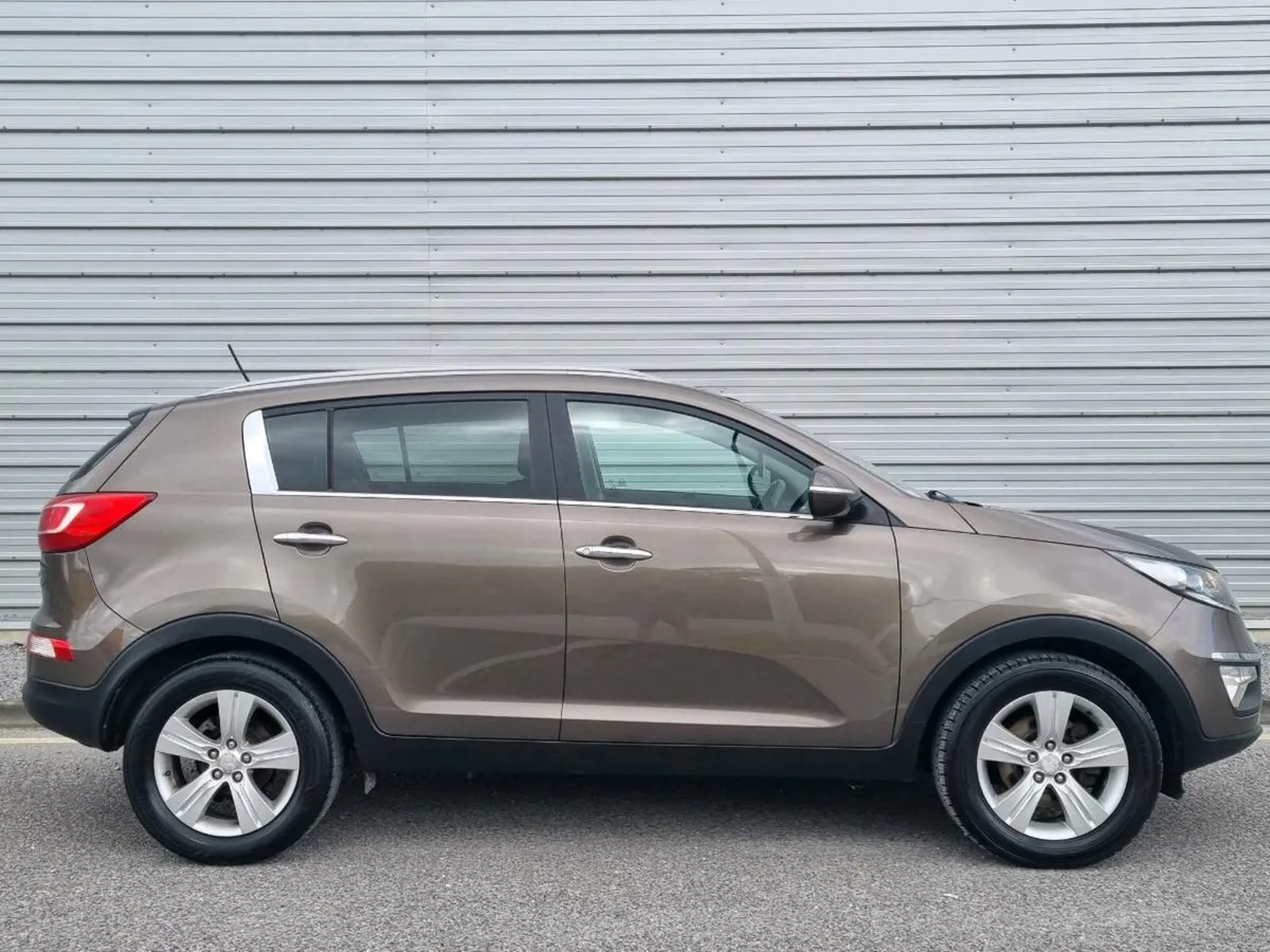 2014 Kia Sportage EXS Leather and Sunroof - Image 4