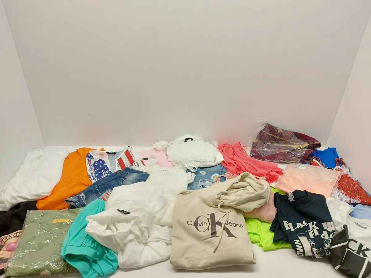 Online Auction Of A Selection Of Clothing & More! - Image 1