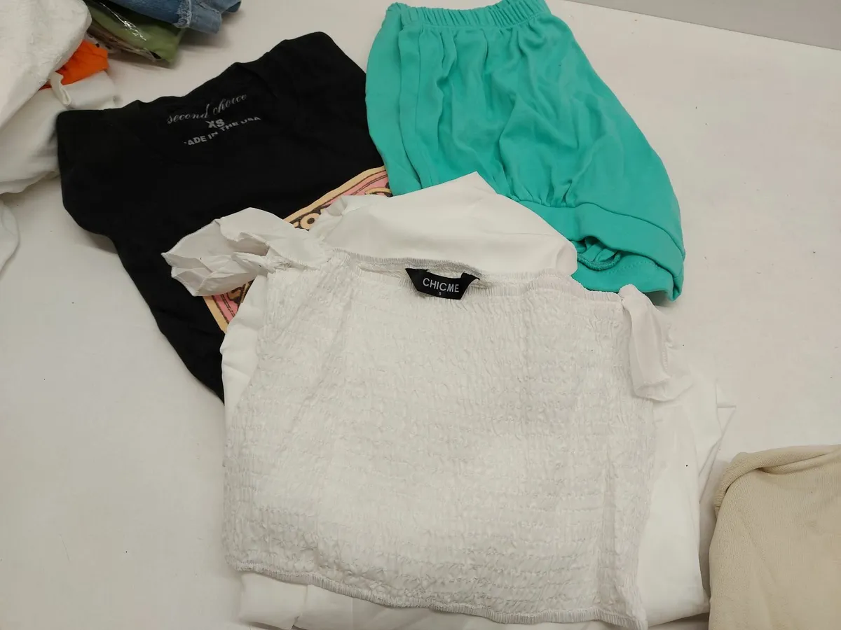 Online Auction Of A Selection Of Clothing & More! - Image 4
