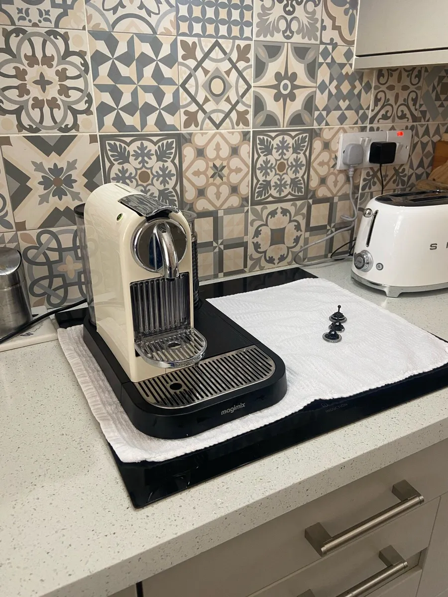 Stylish Retro Cream Nespresso 190 Coffee Machine - Image 1