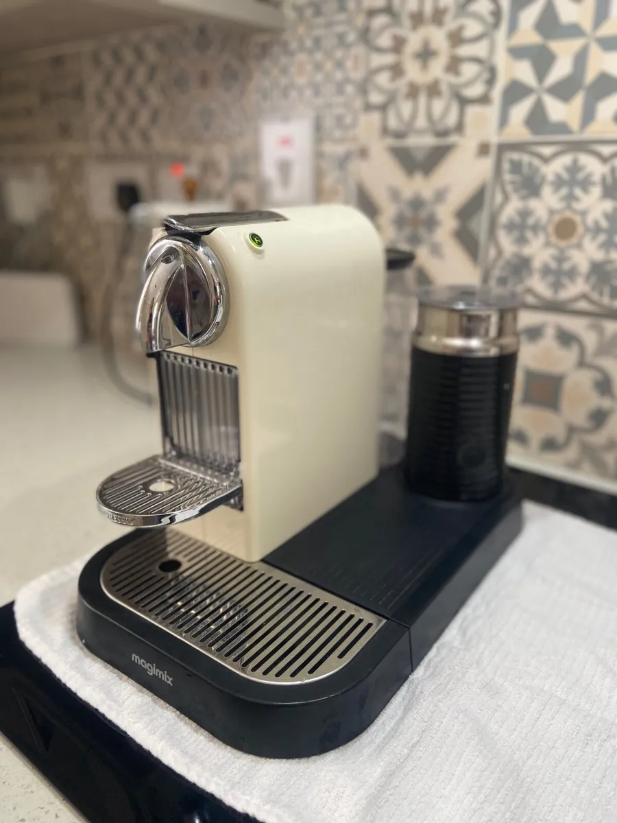 Stylish Retro Cream Nespresso 190 Coffee Machine - Image 2