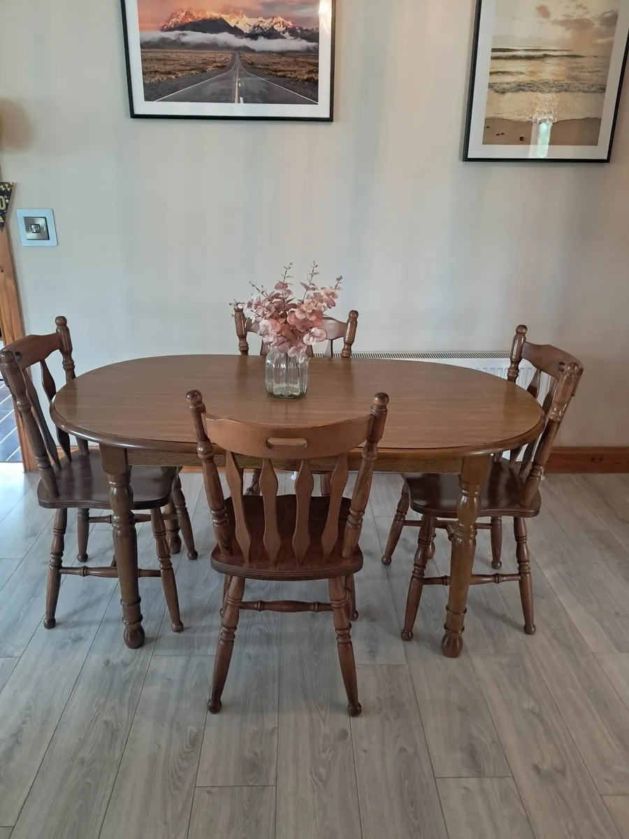Table and chairs - Image 2