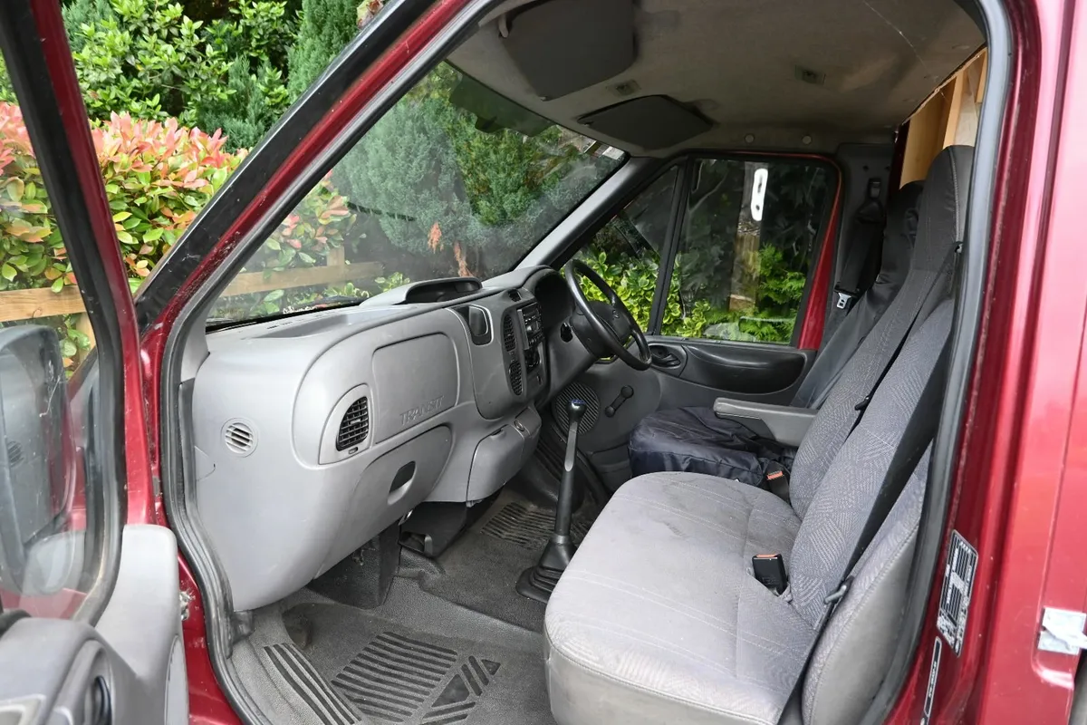 Ford Transit 2001 - Image 2