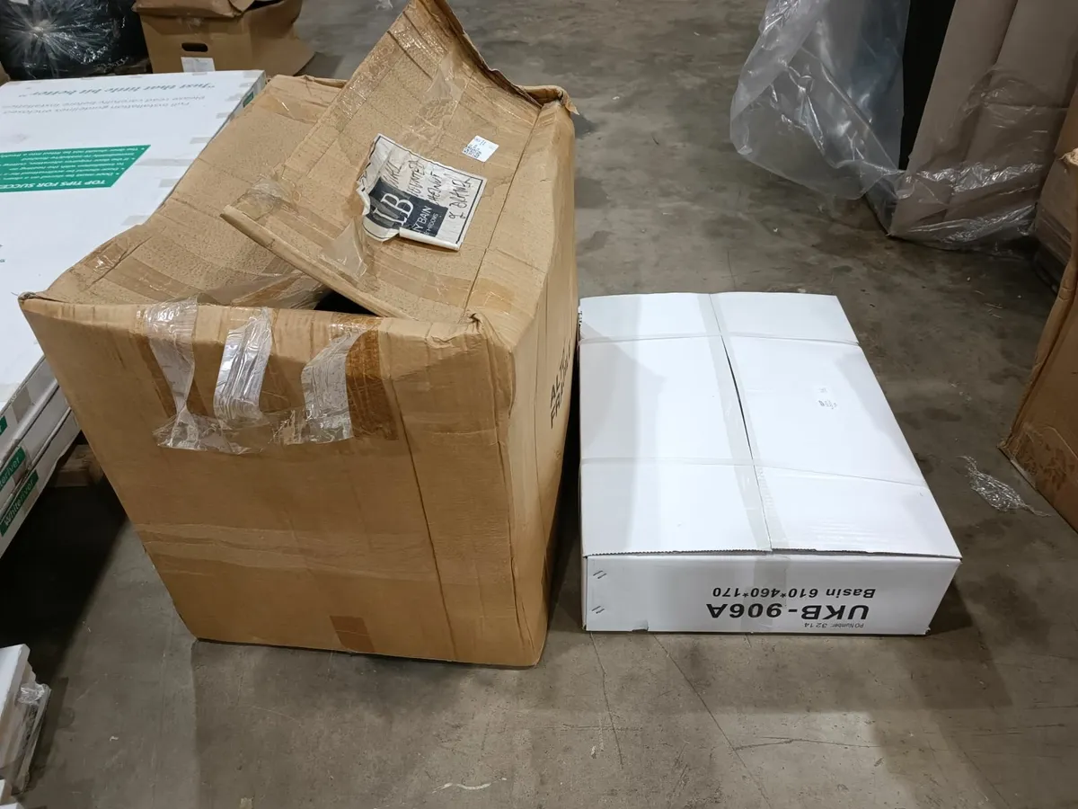 Online Auction Of A Vanity  Unit & More!! - Image 2