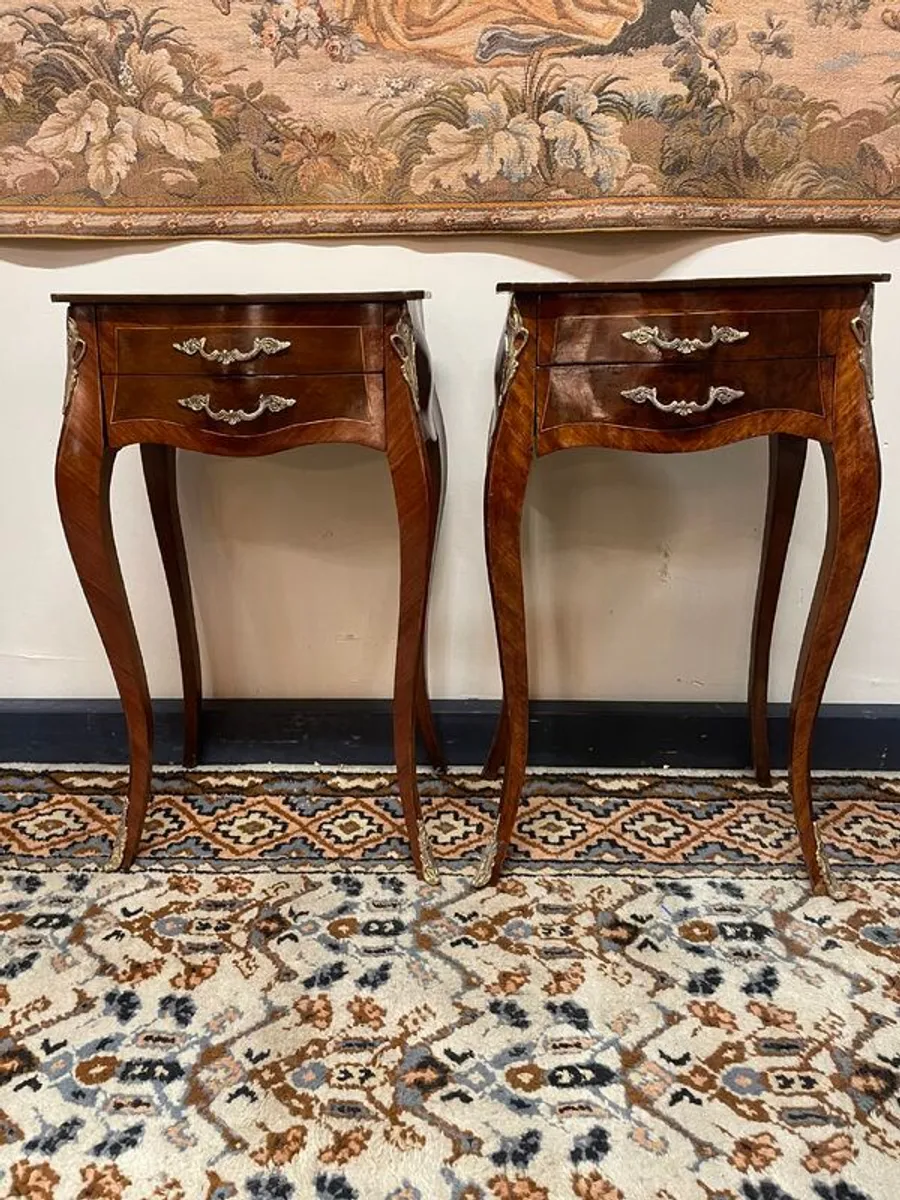 Beautiful Mahogany Veneer Bedside Lockers / Nightstands - Image 1