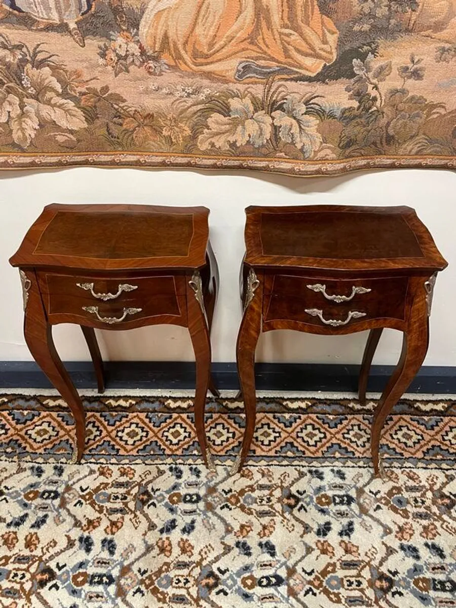 Beautiful Mahogany Veneer Bedside Lockers / Nightstands - Image 4